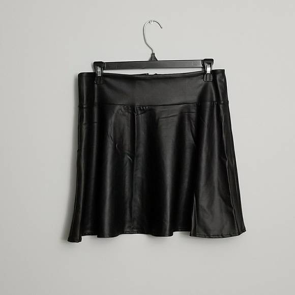 ⭐3/$16 Faux Leather Skater Skirt - Picture 2 of 5